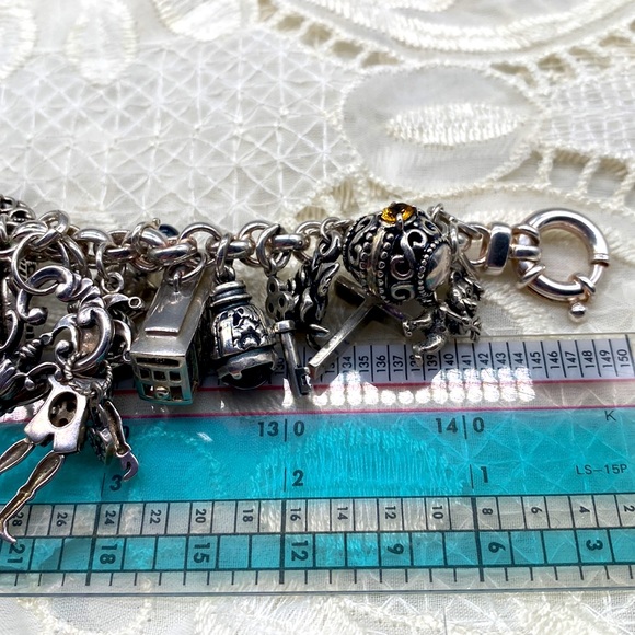 Vintage sterling silver, chunky and heavy charm bracelet 8 inches in length π - Picture 6 of 10
